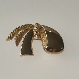 Vintage Christian Dior Bow Brooch Goldplated